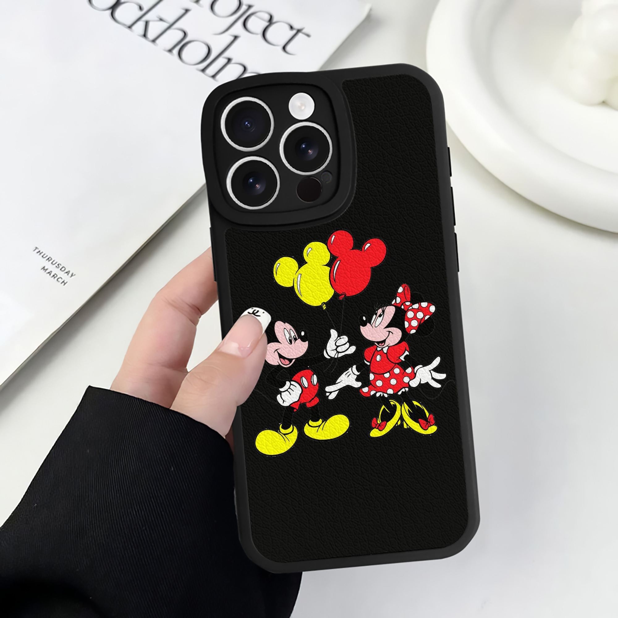 （画像用） ミッキーマウス Mickey Mouse 【iPhone 16シリーズ対応】シリコンスマホケース（レザー調） 材質：シリコン